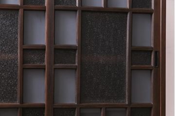 ラフジュ工房オリジナル　古建具リメイク　木の味わいが魅力的な鉄脚付き戸棚(収納棚)
