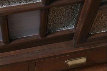 ラフジュ工房オリジナル　古建具リメイク　木の味わいが魅力的な鉄脚付き戸棚(収納棚)