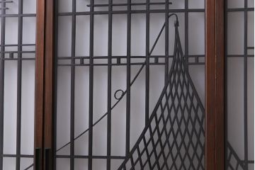 ラフジュ工房オリジナル　干し網・投げ網組子の書院戸をリメイクした収納棚(戸棚)