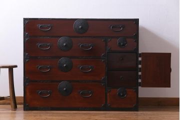 アンティーク家具　和製アンティーク　前面ケヤキ材　気品のある和の空間づくりにおすすめな衣装箪笥(時代箪笥)