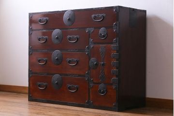 アンティーク家具　和製アンティーク　前面ケヤキ材　気品のある和の空間づくりにおすすめな衣装箪笥(時代箪笥)