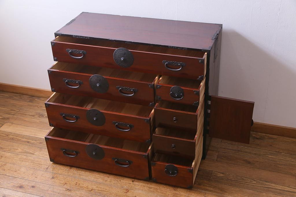 アンティーク家具　和製アンティーク　前面ケヤキ材　気品のある和の空間づくりにおすすめな衣装箪笥(時代箪笥)