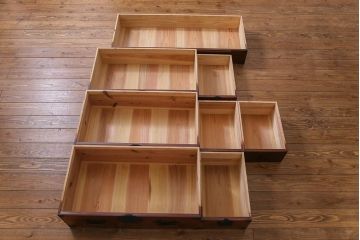 アンティーク家具　和製アンティーク　前面ケヤキ材　気品のある和の空間づくりにおすすめな衣装箪笥(時代箪笥)