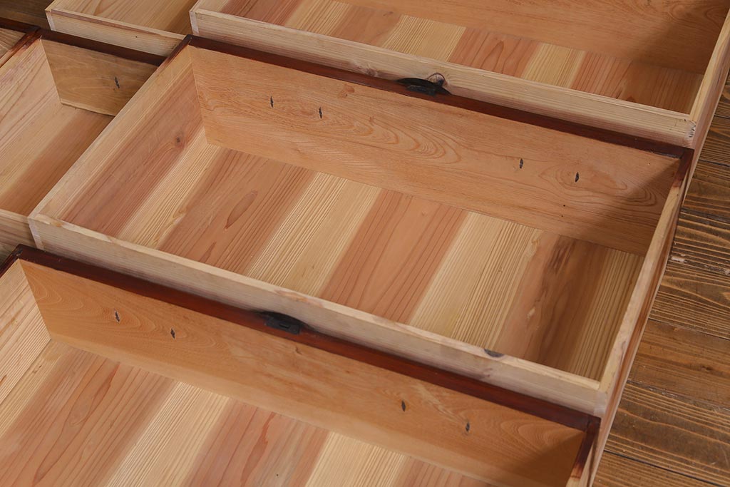 アンティーク家具　和製アンティーク　前面ケヤキ材　気品のある和の空間づくりにおすすめな衣装箪笥(時代箪笥)