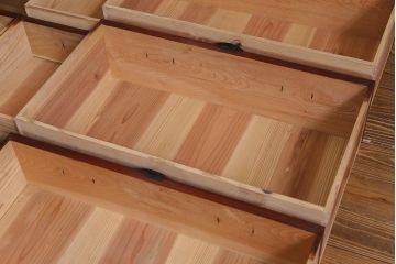 アンティーク家具　和製アンティーク　前面ケヤキ材　気品のある和の空間づくりにおすすめな衣装箪笥(時代箪笥)