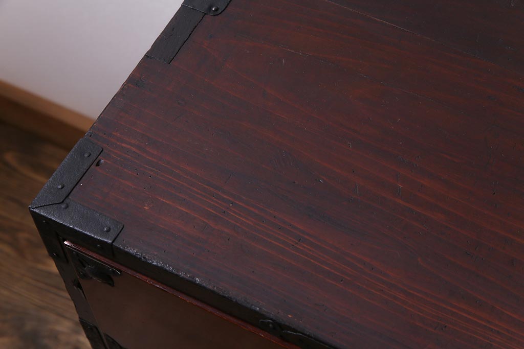 アンティーク家具　和製アンティーク　前面ケヤキ材　気品のある和の空間づくりにおすすめな衣装箪笥(時代箪笥)