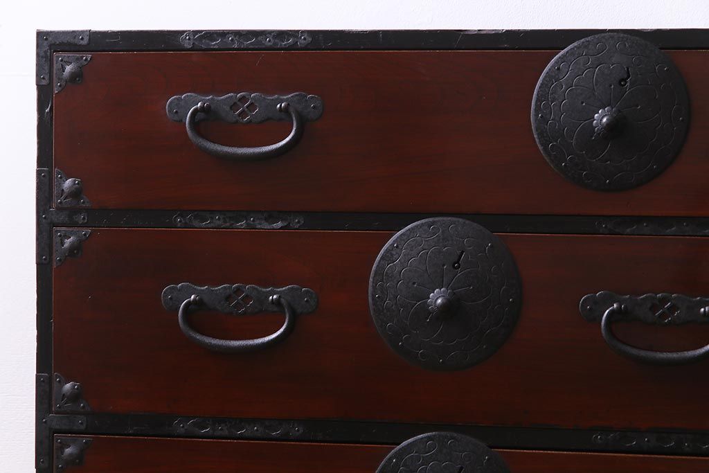 アンティーク家具　和製アンティーク　前面ケヤキ材　気品のある和の空間づくりにおすすめな衣装箪笥(時代箪笥)