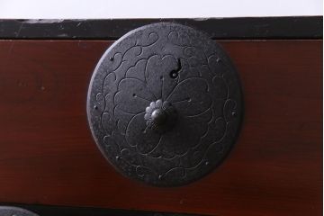 アンティーク家具　和製アンティーク　前面ケヤキ材　気品のある和の空間づくりにおすすめな衣装箪笥(時代箪笥)