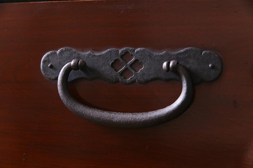 アンティーク家具　和製アンティーク　前面ケヤキ材　気品のある和の空間づくりにおすすめな衣装箪笥(時代箪笥)