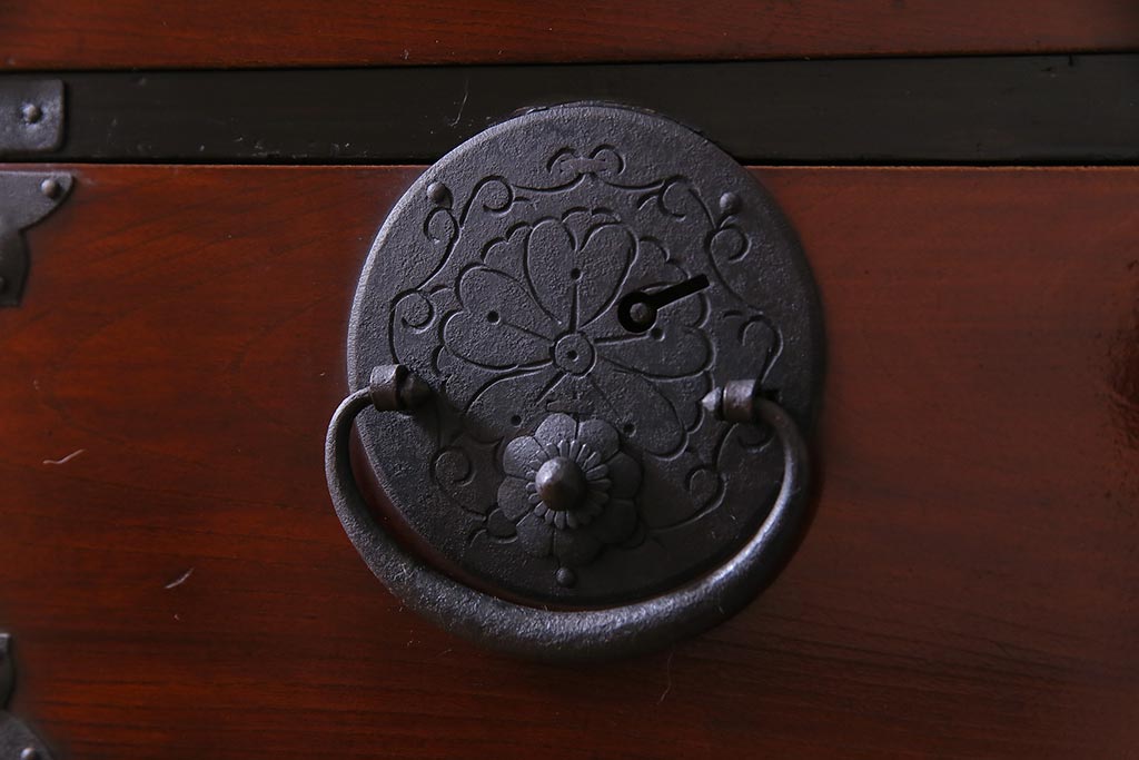 アンティーク家具　和製アンティーク　前面ケヤキ材　気品のある和の空間づくりにおすすめな衣装箪笥(時代箪笥)