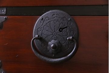 アンティーク家具　和製アンティーク　前面ケヤキ材　気品のある和の空間づくりにおすすめな衣装箪笥(時代箪笥)