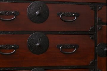 アンティーク家具　和製アンティーク　前面ケヤキ材　気品のある和の空間づくりにおすすめな衣装箪笥(時代箪笥)