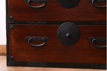 アンティーク家具　和製アンティーク　前面ケヤキ材　気品のある和の空間づくりにおすすめな衣装箪笥(時代箪笥)