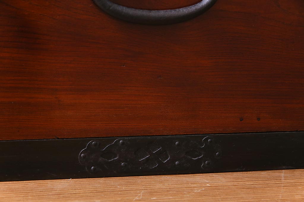 アンティーク家具　和製アンティーク　前面ケヤキ材　気品のある和の空間づくりにおすすめな衣装箪笥(時代箪笥)