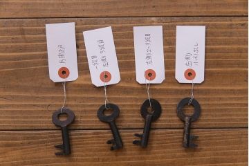 アンティーク家具　和製アンティーク　前面ケヤキ材　気品のある和の空間づくりにおすすめな衣装箪笥(時代箪笥)