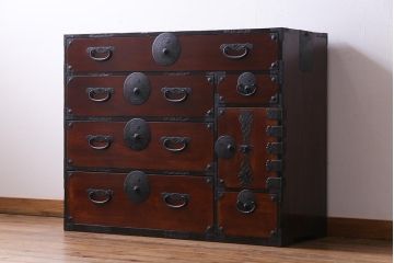 アンティーク家具　和製アンティーク　前面ケヤキ材　気品のある和の空間づくりにおすすめな衣装箪笥(時代箪笥)