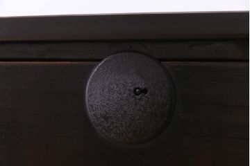 アンティーク家具　明治大正期　和製アンティーク　鉄脚リメイク　漆塗り　燻された味わいが魅力の箪笥ローボード(リビングボード、チェスト、タンス)