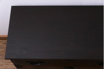 アンティーク家具　明治大正期　和製アンティーク　鉄脚リメイク　漆塗り　燻された味わいが魅力の箪笥ローボード(リビングボード、チェスト、タンス)