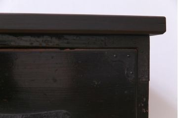 アンティーク家具　明治大正期　和製アンティーク　鉄脚リメイク　漆塗り　燻された味わいが魅力の箪笥ローボード(リビングボード、チェスト、タンス)