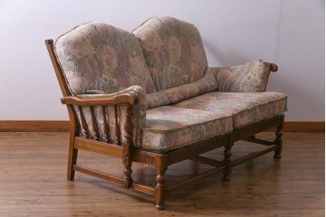 アンティーク家具　ERCOL(アーコール)　York Minster　花柄のファブリックと凝った彫刻を楽しめる二人掛けソファ