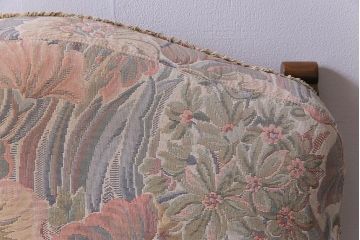 アンティーク家具　ERCOL(アーコール)　York Minster　花柄のファブリックと凝った彫刻を楽しめる一人掛けソファ(1)