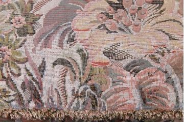 アンティーク家具　ERCOL(アーコール)　York Minster　花柄のファブリックと凝った彫刻を楽しめる一人掛けソファ(1)