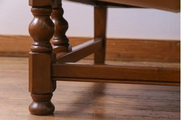アンティーク家具　ERCOL(アーコール)　York Minster　花柄のファブリックと凝った彫刻を楽しめる一人掛けソファ(1)