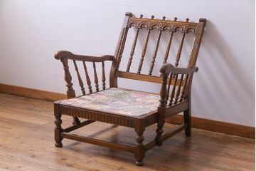 アンティーク家具　ERCOL(アーコール)　York Minster　花柄のファブリックと凝った彫刻を楽しめる一人掛けソファ(1)