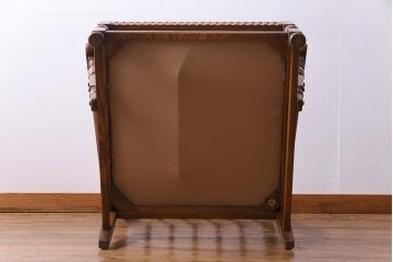 アンティーク家具　ERCOL(アーコール)　York Minster　花柄のファブリックと凝った彫刻を楽しめる一人掛けソファ(1)