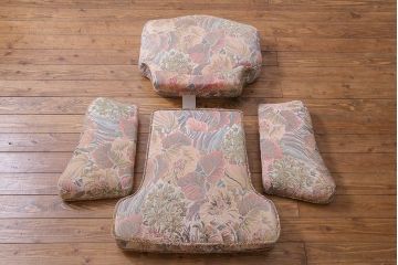 アンティーク家具　ERCOL(アーコール)　York Minster　花柄のファブリックと凝った彫刻を楽しめる一人掛けソファ(1)