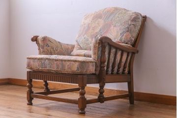 アンティーク家具　ERCOL(アーコール)　York Minster　花柄のファブリックと凝った彫刻を楽しめる一人掛けソファ(2)
