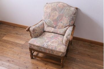 アンティーク家具　ERCOL(アーコール)　York Minster　花柄のファブリックと凝った彫刻を楽しめる一人掛けソファ(2)