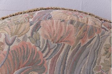 アンティーク家具　ERCOL(アーコール)　York Minster　花柄のファブリックと凝った彫刻を楽しめる一人掛けソファ(2)