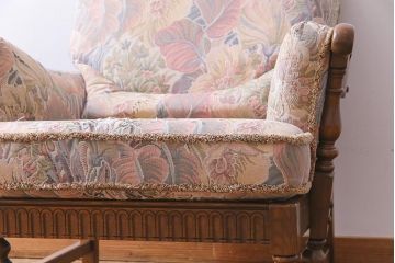 アンティーク家具　ERCOL(アーコール)　York Minster　花柄のファブリックと凝った彫刻を楽しめる一人掛けソファ(2)