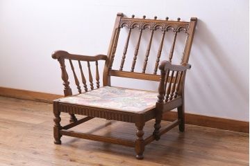 アンティーク家具　ERCOL(アーコール)　York Minster　花柄のファブリックと凝った彫刻を楽しめる一人掛けソファ(2)