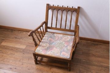 アンティーク家具　ERCOL(アーコール)　York Minster　花柄のファブリックと凝った彫刻を楽しめる一人掛けソファ(2)