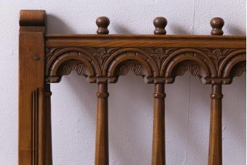 アンティーク家具　ERCOL(アーコール)　York Minster　花柄のファブリックと凝った彫刻を楽しめる一人掛けソファ(2)