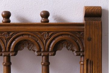 アンティーク家具　ERCOL(アーコール)　York Minster　花柄のファブリックと凝った彫刻を楽しめる一人掛けソファ(2)