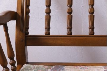 アンティーク家具　ERCOL(アーコール)　York Minster　花柄のファブリックと凝った彫刻を楽しめる一人掛けソファ(2)