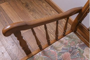 アンティーク家具　ERCOL(アーコール)　York Minster　花柄のファブリックと凝った彫刻を楽しめる一人掛けソファ(2)