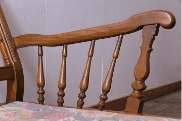 アンティーク家具　ERCOL(アーコール)　York Minster　花柄のファブリックと凝った彫刻を楽しめる一人掛けソファ(2)