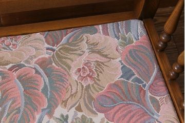アンティーク家具　ERCOL(アーコール)　York Minster　花柄のファブリックと凝った彫刻を楽しめる一人掛けソファ(2)