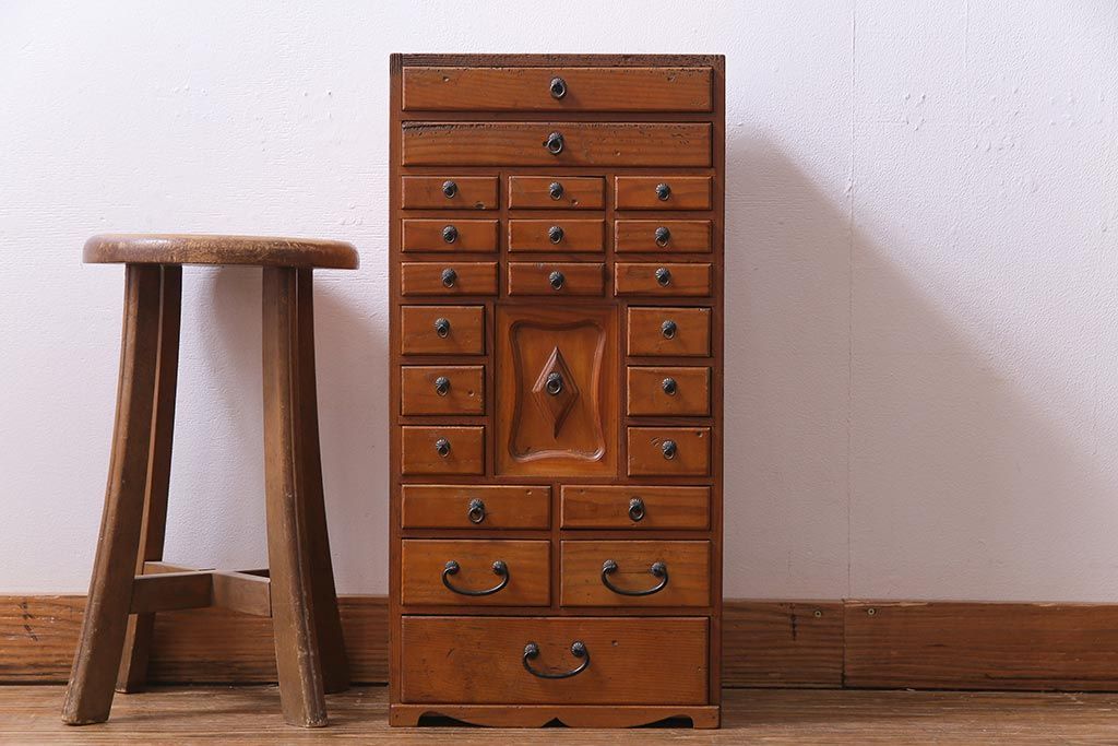 ヴィンテージ家具　ビンテージ　ヒノキ材　小物の収納にうってつけ!レトロで味のある縦長チェスト(引き出し)