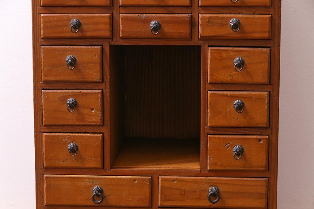 ヴィンテージ家具　ビンテージ　ヒノキ材　小物の収納にうってつけ!レトロで味のある縦長チェスト(引き出し)