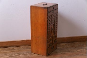 ヴィンテージ家具　ビンテージ　ヒノキ材　小物の収納にうってつけ!レトロで味のある縦長チェスト(引き出し)