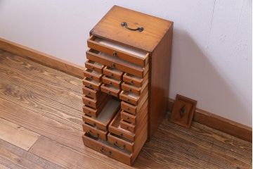 ヴィンテージ家具　ビンテージ　ヒノキ材　小物の収納にうってつけ!レトロで味のある縦長チェスト(引き出し)