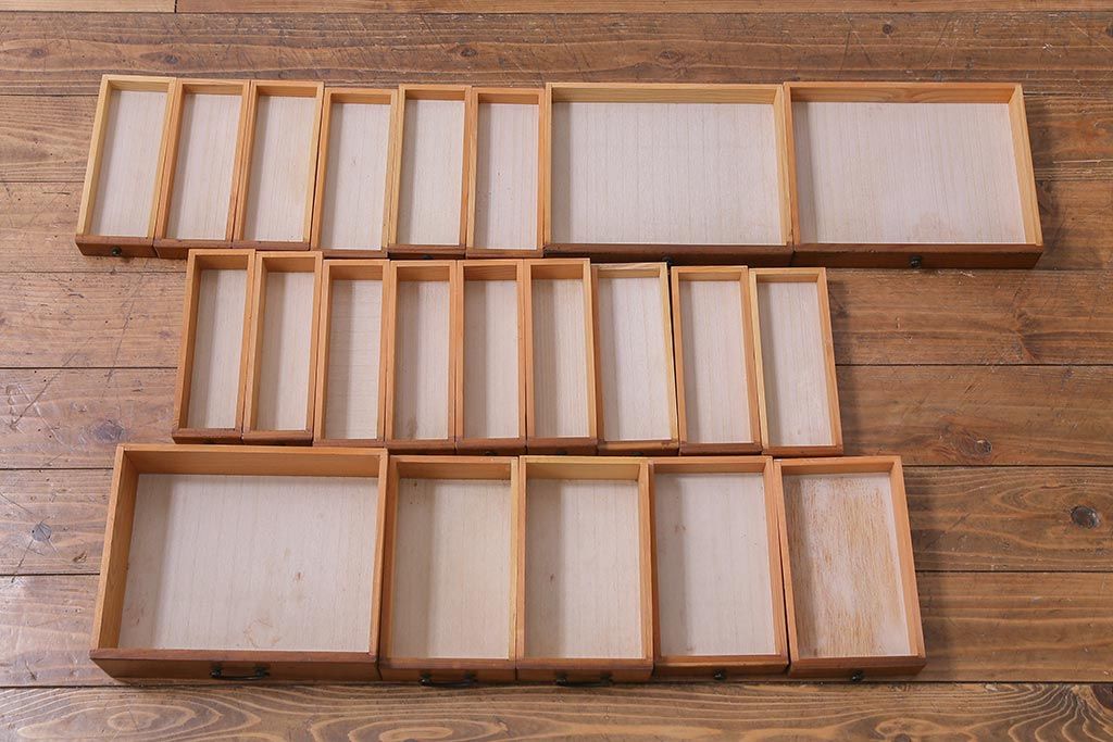 ヴィンテージ家具　ビンテージ　ヒノキ材　小物の収納にうってつけ!レトロで味のある縦長チェスト(引き出し)