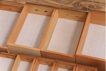 ヴィンテージ家具　ビンテージ　ヒノキ材　小物の収納にうってつけ!レトロで味のある縦長チェスト(引き出し)