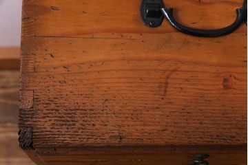 ヴィンテージ家具　ビンテージ　ヒノキ材　小物の収納にうってつけ!レトロで味のある縦長チェスト(引き出し)