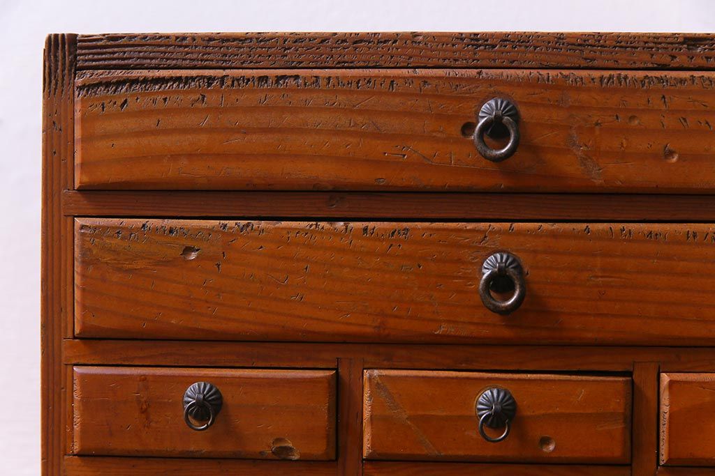 ヴィンテージ家具　ビンテージ　ヒノキ材　小物の収納にうってつけ!レトロで味のある縦長チェスト(引き出し)